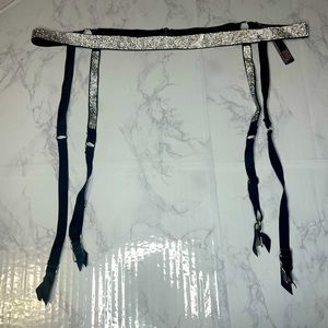NWOT Victoria's Secret Very Sexy Shine Strap Garter, Black, Size: M/L